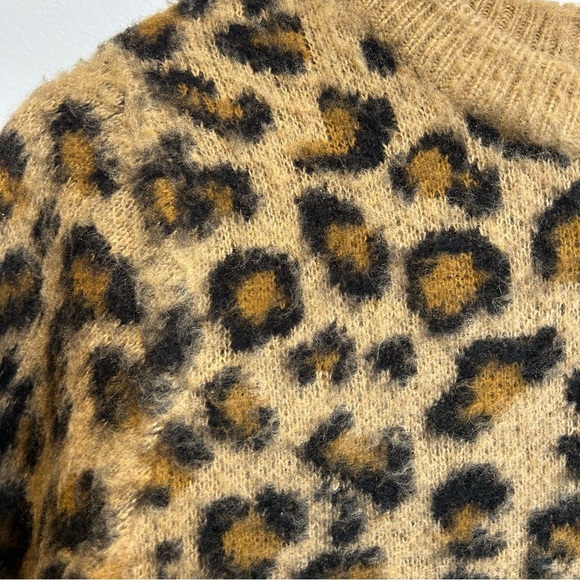 H&M BRUSHED JACQUARD-KNIT LEOPARD PRINT CREWNECK SWEATER TAN BROWN - Picture 3 of 6